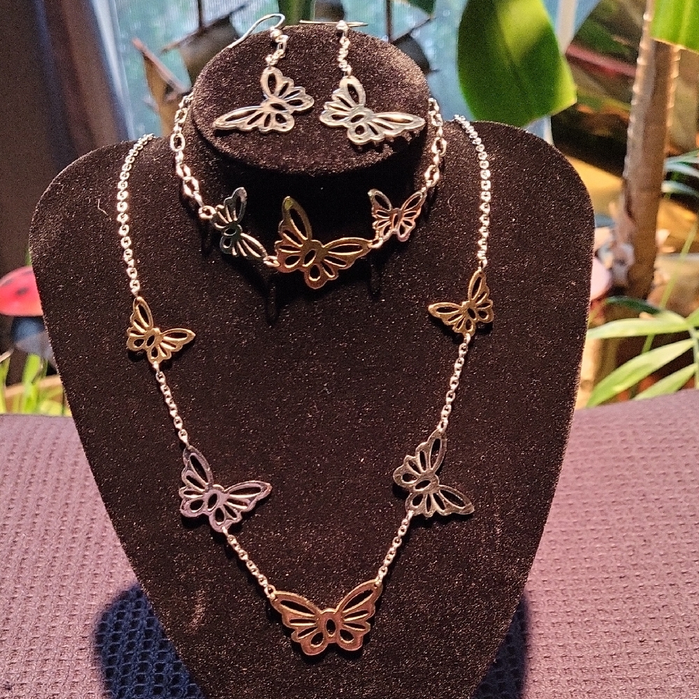3 Pc.Elegant Butterfly Jewelry Set in Silver and Gold